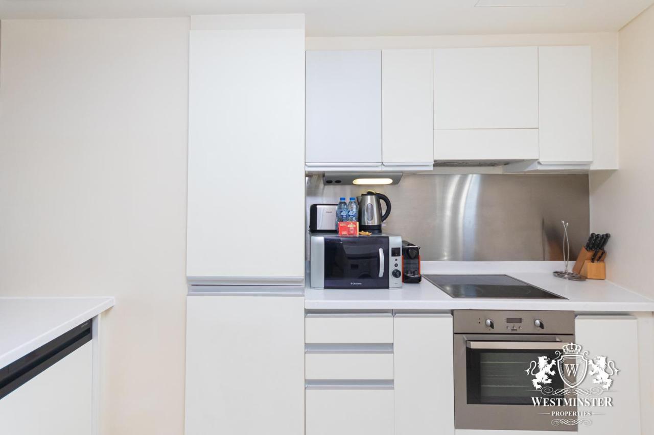 Westminster Dubai Mall מראה חיצוני תמונה A typical kitchen in a Westminster apartment