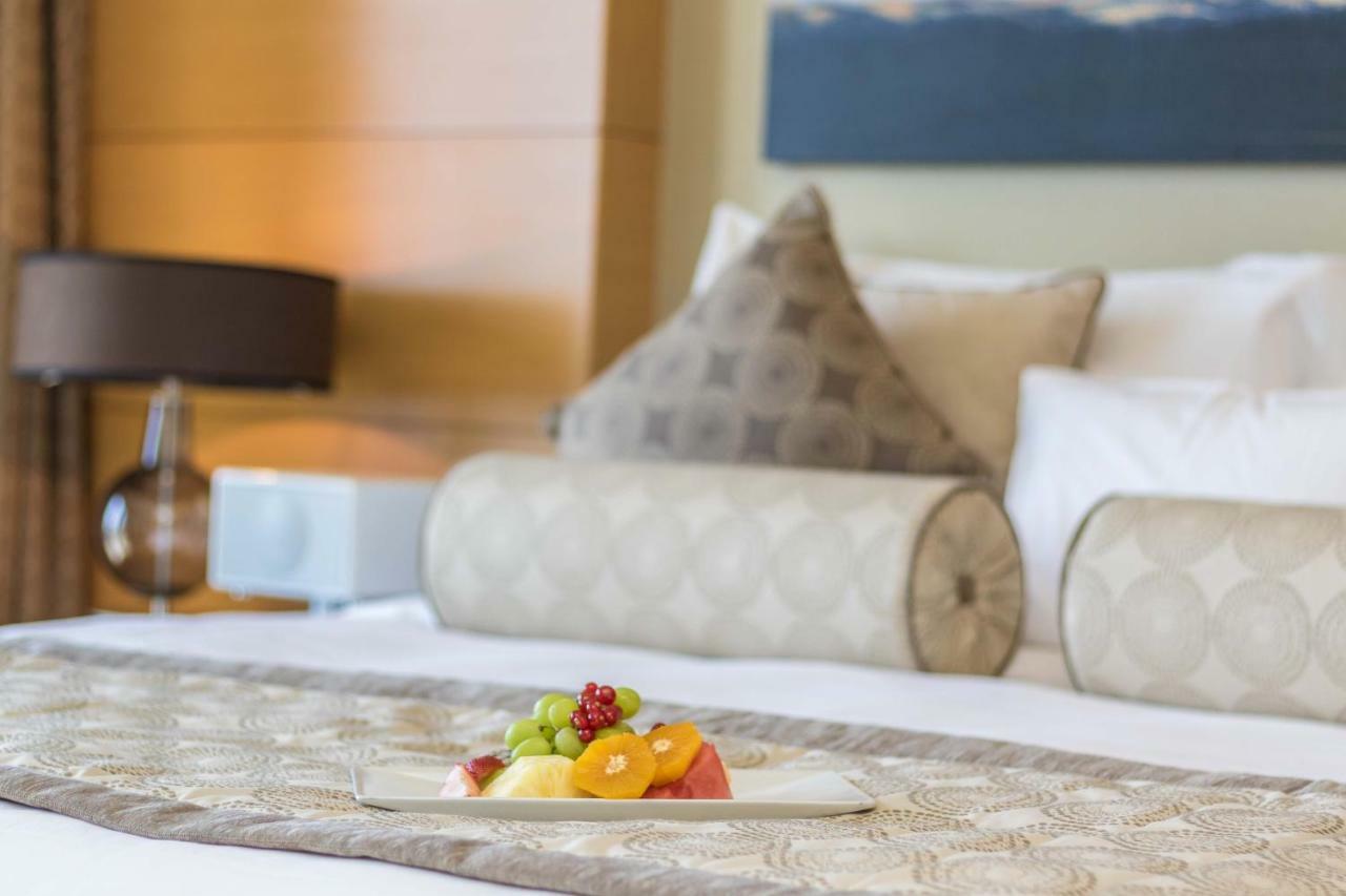 Westminster Dubai Mall מראה חיצוני תמונה A fruit plate in a hotel room